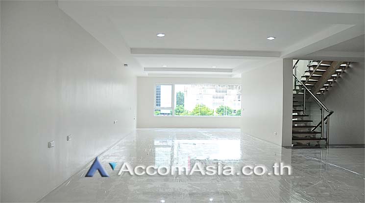 11  Office Space For Sale in Silom ,Bangkok BTS Sala Daeng AA13148